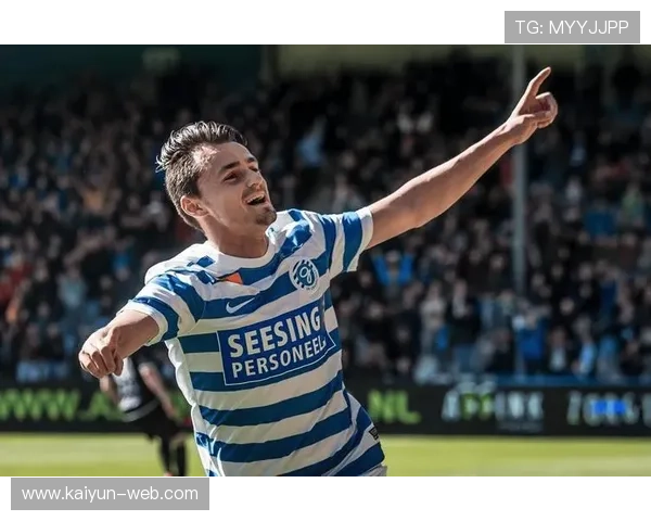 格拉夫夏普4-1大胜瓦尔韦克,荷乙赛场进攻强势 格拉夫夏普4-1大胜瓦尔韦克,荷乙赛场进攻强势