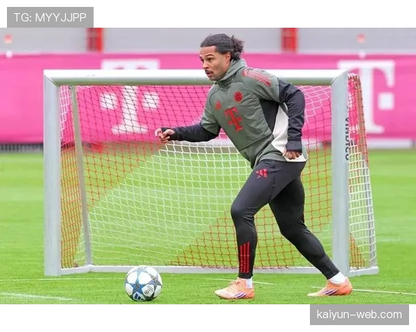 伤病通报：拜仁官方更新格纳布里伤情，预计四月复出，右路传中火力暂缺。